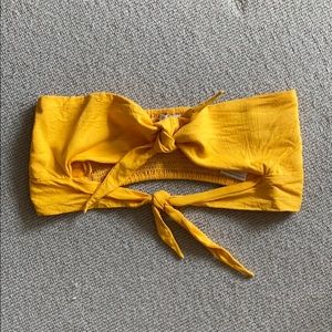 Yellow tie crop top !